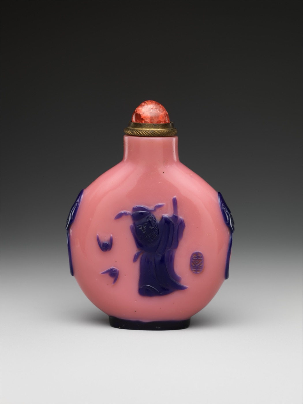 Glass snuff bottle featuring the demon queller Zhong Kui